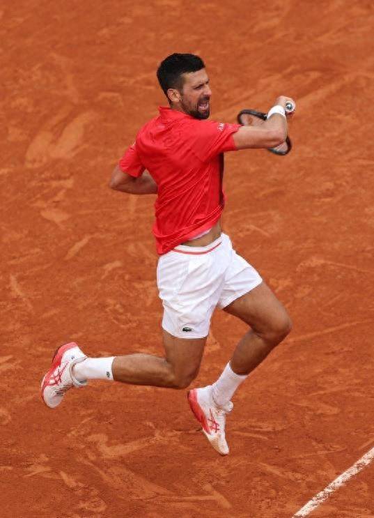 九游体育app-德约科维奇在湖人比赛中精彩发挥，绝杀引发热议！-九游体育app